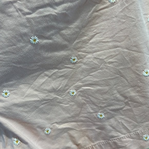 Old Navy Pink shorts with daisy pattern Size 12 - Picture 4 of 5